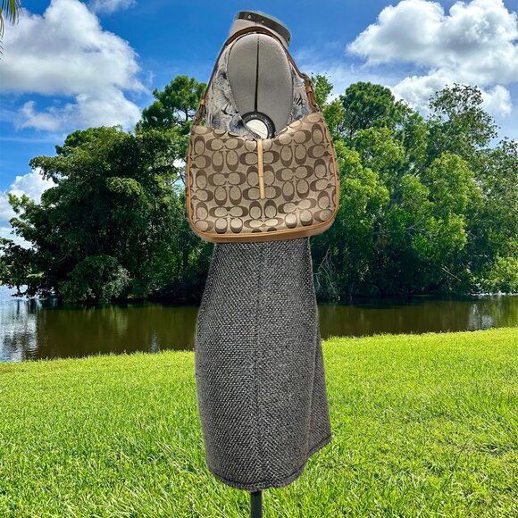 SOLD - Coach Vintage Hamptons Signature Clip Hobo Khaki Jacquard Leather 6091 - Picture 3 of 15